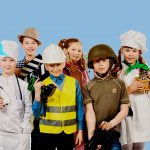 Школьники в форме работников различных профессий